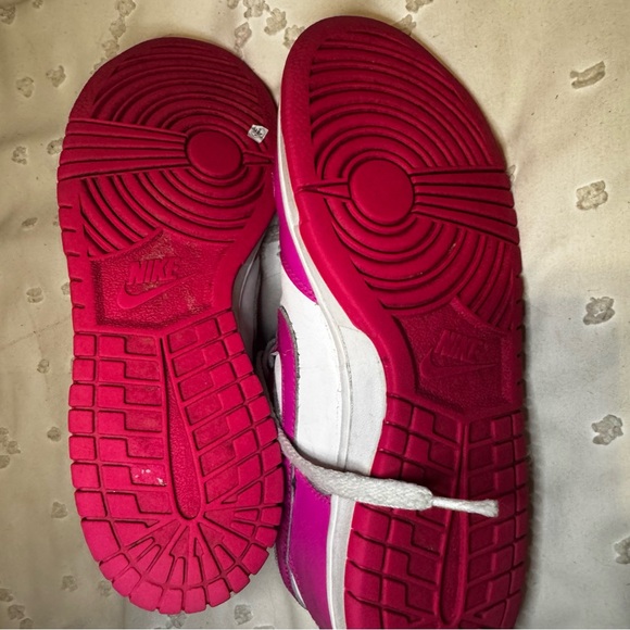 Nike Dunk Low "Laser Fuchsia" sneakers - Picture 4 of 10